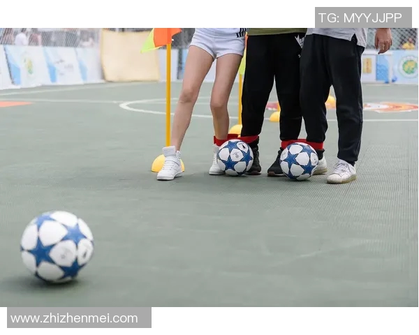 街头巷尾都是足球明星的女孩们展现青春活力与梦想追逐的精彩瞬间